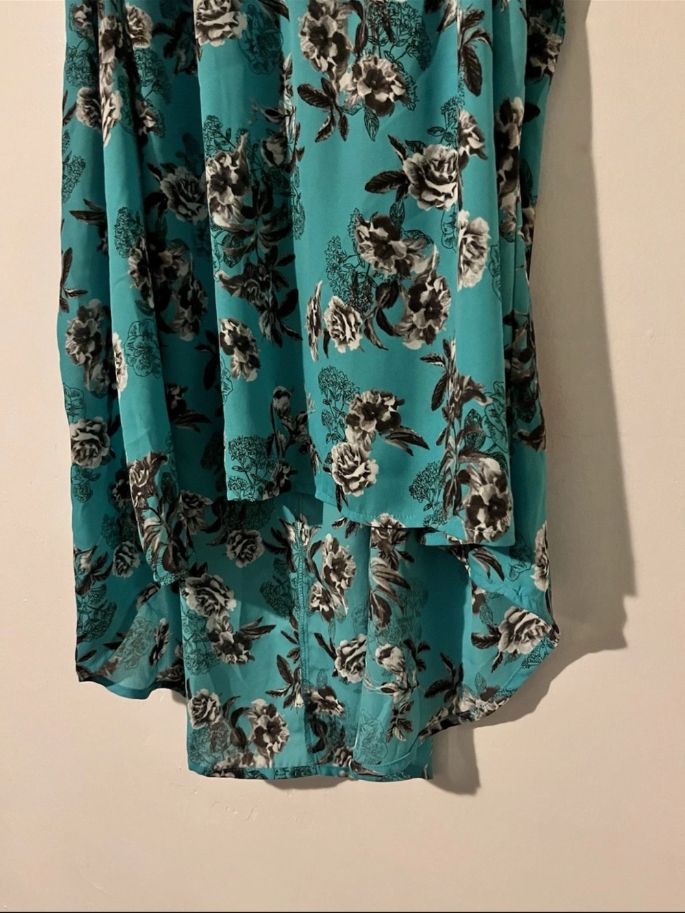 torrid Teal Floral High-Low Tank - Picture 3 of 7